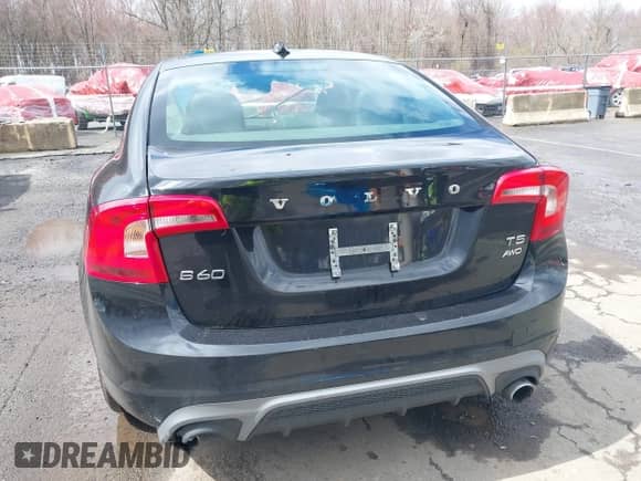 2018 Volvo S60 Dynamic с VIN YV140MTLXJ2459745, выставлен на аукционе IAAI как лот 41988052 с пробегом 133 268 миль миль и . История ставок и продаж доступна на DreamBid. Изображение 16.