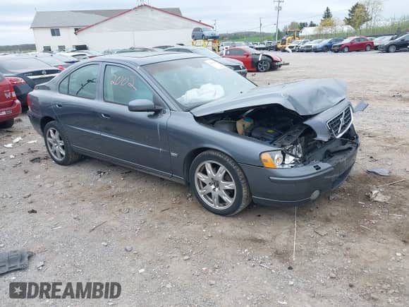 2005 Volvo S60 с VIN YV1RH592452475870, выставлен на аукционе IAAI как лот 42082002 с пробегом 226 918 миль миль и . История ставок и продаж доступна на DreamBid. Изображение 1.