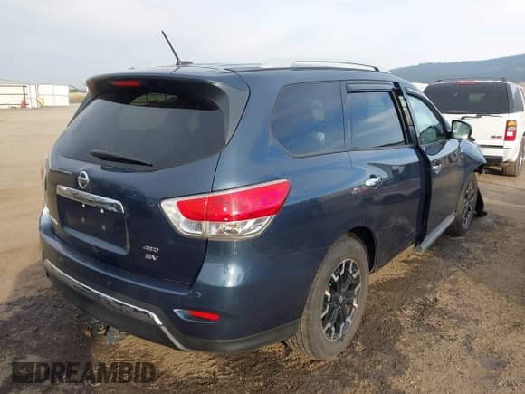 2015 Nissan Pathfinder Platinum with VIN 5N1AR2MM3FC635560, listed as a IAAI auction lot 43321591 with 125,955 mi miles and . Bid and sale history available at DreamBid. Image 4.