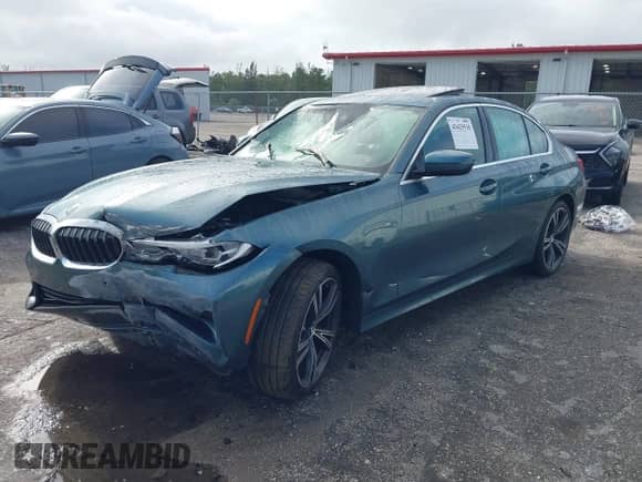 2020 BMW 3 Series 330i with VIN 3MW5R1J0XL8B39110, listed as a IAAI auction lot 43425538 with Not provided miles and . Bid and sale history available at DreamBid. Image 2.