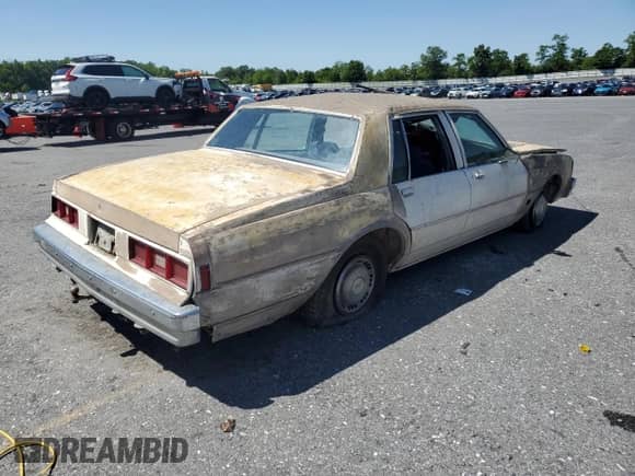 1984 Chevrolet Impala z VIN 2G1AL69H7E9196239, wystawiony jako Copart lot #57792885 z przebiegiem Nie podano mil oraz Szkoda całkowita • Salvage title. Historia ofert i sprzedaży dostępna na DreamBid. Obrazek 3.
