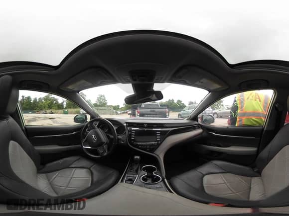 2019 Toyota Camry SE z VIN 4T1B11HK5KU720581, wystawiony jako IAAI lot #42300818 z przebiegiem 136 779 mil mil oraz . Historia ofert i sprzedaży dostępna na DreamBid. Obrazek 19.