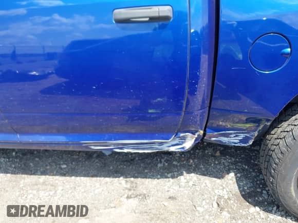 2014 Ram 1500 Express z VIN 1C6RR6KT8ES271804, wystawiony jako IAAI lot #42668383 z przebiegiem 183 217 mil mil oraz . Historia ofert i sprzedaży dostępna na DreamBid. Obrazek 6.