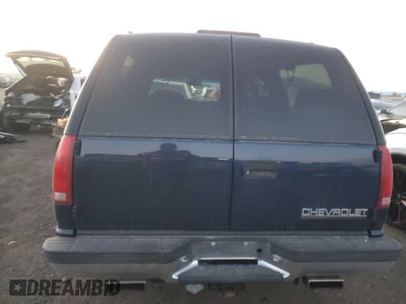 1998 Chevrolet Suburban с VIN 1GNEC16R5WJ304914, выставлен на аукционе Copart как лот 86643614 с пробегом 97 092 миль миль и Списание • Salvage title. История ставок и продаж доступна на DreamBid. Изображение 6.