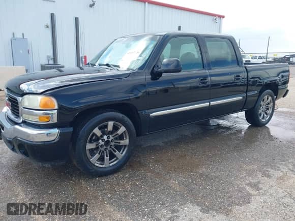 2006 GMC Sierra 1500 SL z VIN 2GTEC13V361346180, wystawiony jako IAAI lot #42227724 z przebiegiem 254 431 mil mil oraz . Historia ofert i sprzedaży dostępna na DreamBid. Obrazek 2.