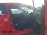 2015 Chevrolet Sonic LT z VIN 1G1JC5SH7F4100294, wystawiony jako IAAI lot #43323695 z przebiegiem 91 103 mil mil oraz . Historia ofert i sprzedaży dostępna na DreamBid. Obrazek 5.