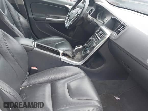 2014 Volvo S60 T5 z VIN YV1612FH4E2286358, wystawiony jako IAAI lot #43029155 z przebiegiem 125 881 mil mil oraz . Historia ofert i sprzedaży dostępna na DreamBid. Obrazek 5.