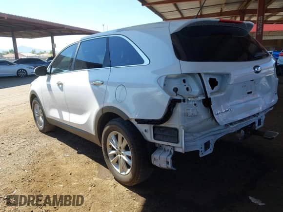 2020 Kia Sorento LX z VIN 5XYPG4A59LG623319, wystawiony jako IAAI lot #43343941 z przebiegiem 77 371 mil mil oraz . Historia ofert i sprzedaży dostępna na DreamBid. Obrazek 3.