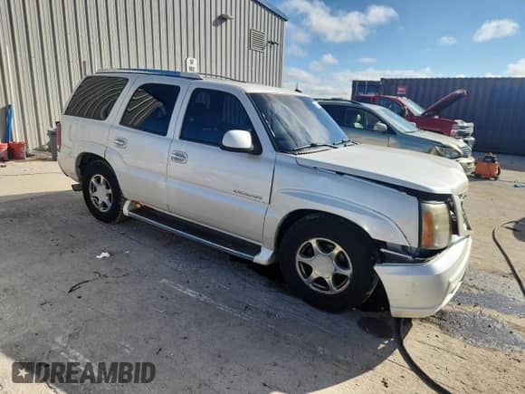 2003 Cadillac Escalade with VIN 1GYEK63N73R234088, listed as a Copart auction lot 82169765 with 191,102 mi miles and Non repairable. Bid and sale history available at DreamBid. Image 4.