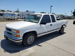 1997 Chevrolet Silverado 1500 with VIN 1GCEC19W8VE228235, listed as a Copart auction lot 57577795 with 206,658 mi miles and Salvage title. Bid and sale history available at DreamBid. Image 1.