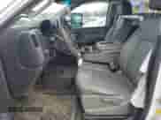 2019 Chevrolet Silverado 2500HD Work Truck z VIN 1GC1KREG7KF227727, wystawiony jako Copart lot #53440745 z przebiegiem 103 013 mil mil oraz Szkoda całkowita • Salvage title. Historia ofert i sprzedaży dostępna na DreamBid. Obrazek 7.