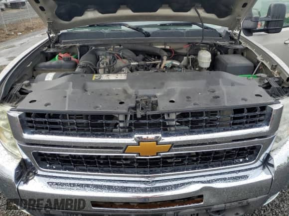 2007 Chevrolet Silverado 2500HD 2LT z VIN 1GCHK23697F504854, wystawiony jako Copart lot #58057985 z przebiegiem 269 143 mil mil oraz Szkoda całkowita • Salvage title. Historia ofert i sprzedaży dostępna na DreamBid. Obrazek 11.