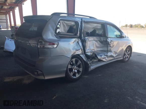 2014 Toyota Sienna SE with VIN 5TDXK3DC3ES495233, listed as a IAAI auction lot 43173582 with Not provided miles and . Bid and sale history available at DreamBid. Image 4.