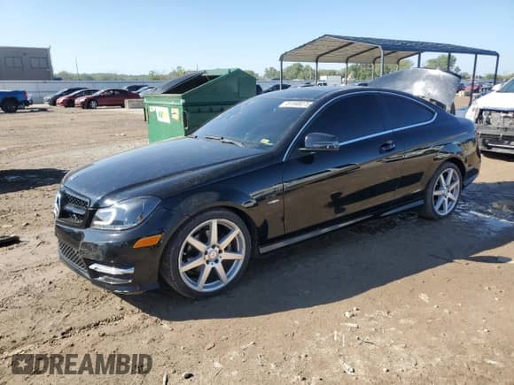 2012 Mercedes-Benz C 250 с VIN WDDGJ4HB0CF859816, выставлен на аукционе Copart как лот 81598075 с пробегом 105 485 миль миль и Списание • Salvage title. История ставок и продаж доступна на DreamBid. Изображение 1.