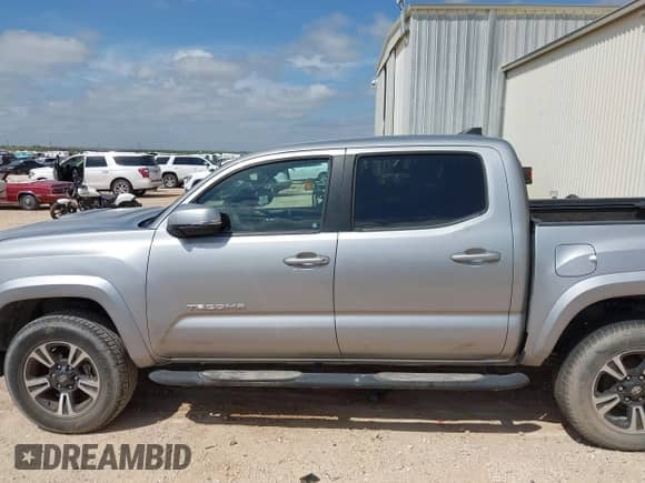 2016 Toyota Tacoma SR5 с VIN 5TFAZ5CN7GX014297, выставлен на аукционе IAAI как лот 42713156 с пробегом Не указан миль и . История ставок и продаж доступна на DreamBid. Изображение 14.