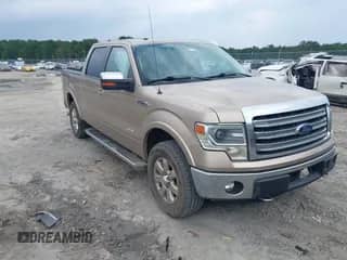 2013 Ford F-150 Lariat z VIN 1FTFW1ET3DKD60830, wystawiony jako IAAI lot #43063020 z przebiegiem 150 511 mil mil oraz . Historia ofert i sprzedaży dostępna na DreamBid. Obrazek 1.