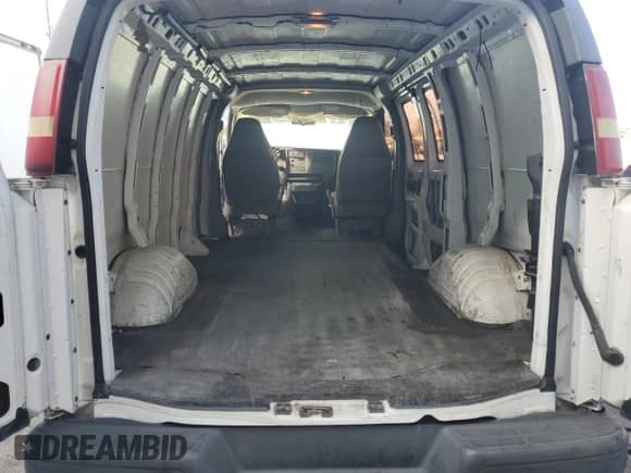 2004 Chevrolet Express Cargo с VIN 1GCFG15X841191765, выставлен на аукционе Copart как лот 86282294 с пробегом 230 571 миль миль и На запчасти • Non repairable. История ставок и продаж доступна на DreamBid. Изображение 10.