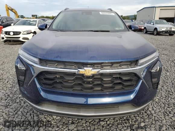 2024 Chevrolet Trax LT with VIN KL77LHE25RC201416, listed as a Copart auction lot 80629685 with 6,320 mi miles and Salvage title. Bid and sale history available at DreamBid. Image 5.