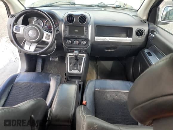 2016 Jeep Compass Latitude с VIN 1C4NJCEB1GD542922, выставлен на аукционе Copart как лот 86600515 с пробегом 205 373 миль миль и Списание • Salvage title. История ставок и продаж доступна на DreamBid. Изображение 8.