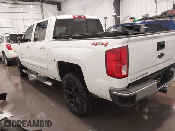 2017 Chevrolet Silverado 1500 LTZ z VIN 3GCUKSEC1HG286538, wystawiony jako IAAI lot #41861745 z przebiegiem 105 033 mil mil oraz . Historia ofert i sprzedaży dostępna na DreamBid. Obrazek 3.