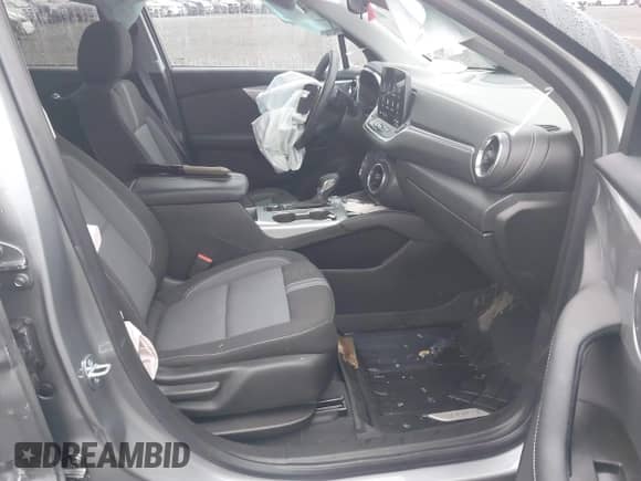 2023 Chevrolet Blazer LT z VIN 3GNKBHR40PS195292, wystawiony jako IAAI lot #41935730 z przebiegiem 19 626 mil mil oraz . Historia ofert i sprzedaży dostępna na DreamBid. Obrazek 5.