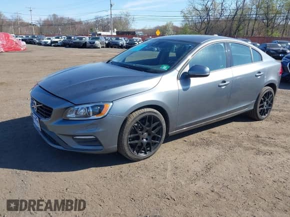 2018 Volvo S60 Dynamic с VIN YV140MTL6J2459953, выставлен на аукционе IAAI как лот 42048650 с пробегом 63 631 миль миль и . История ставок и продаж доступна на DreamBid. Изображение 2.