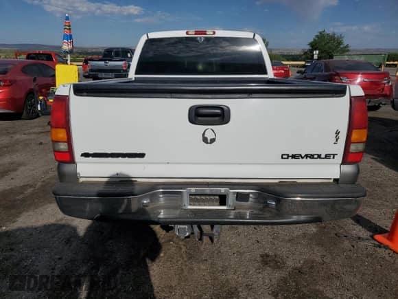 2000 Chevrolet Silverado 1500 LS z VIN 2GCEC19T4Y1212805, wystawiony jako Copart lot #63391605 z przebiegiem 198 139 mil mil oraz Szkoda całkowita • Salvage title. Historia ofert i sprzedaży dostępna na DreamBid. Obrazek 6.
