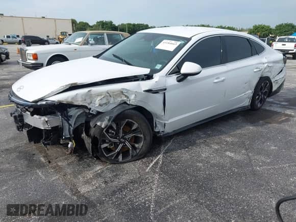 2025 Hyundai Sonata SEL with VIN KMHL64JA1SA484103, listed as a IAAI auction lot 43184663 with 11,847 mi miles and . Bid and sale history available at DreamBid. Image 2.