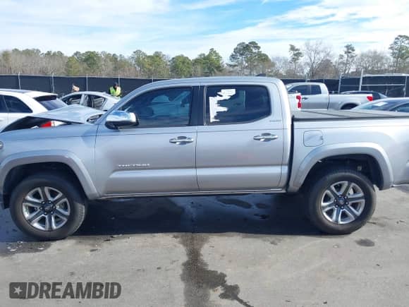 2017 Toyota Tacoma Limited z VIN 5TFEZ5CN2HX021712, wystawiony jako IAAI lot #41355895 z przebiegiem 93 637 mil mil oraz . Historia ofert i sprzedaży dostępna na DreamBid. Obrazek 14.
