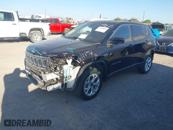 2025 Jeep Compass Sport z VIN 3C4NJDAN6ST539118, wystawiony jako IAAI lot #43150606 z przebiegiem 4 818 mil mil oraz . Historia ofert i sprzedaży dostępna na DreamBid. Obrazek 17.