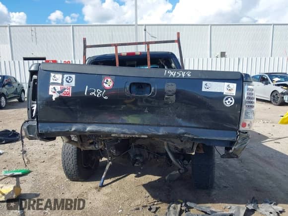 2005 GMC Sierra 1500 SLE с VIN 1GTEC19VX5Z124944, выставлен на аукционе IAAI как лот 43279048 с пробегом 255 226 миль миль и . История ставок и продаж доступна на DreamBid. Изображение 17.