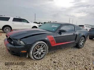 2013 Ford Mustang GT z VIN 1ZVBP8CF4D5243285, wystawiony jako Copart lot #63048185 z przebiegiem 135 220 mil mil oraz Szkoda całkowita • Salvage title. Historia ofert i sprzedaży dostępna na DreamBid. Obrazek 1.