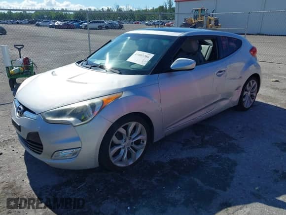 2012 Hyundai Veloster w/Red Int z VIN KMHTC6AD0CU022453, wystawiony jako IAAI lot #43003286 z przebiegiem 102 095 mil mil oraz . Historia ofert i sprzedaży dostępna na DreamBid. Obrazek 17.