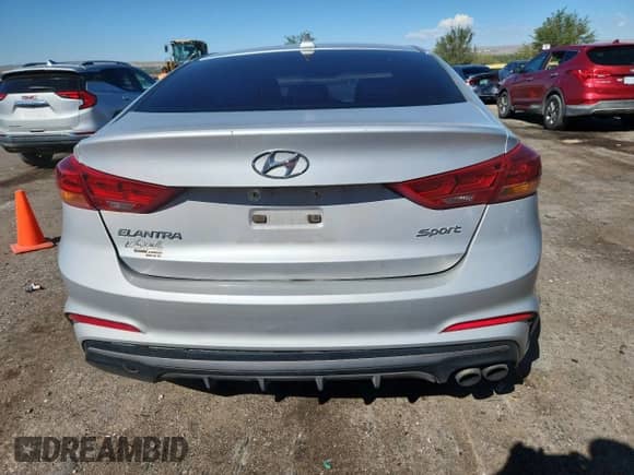 2018 Hyundai Elantra Sport с VIN KMHD04LB8JU512956, выставлен на аукционе Copart как лот 81227395 с пробегом 85 224 миль миль и Списание • Salvage title. История ставок и продаж доступна на DreamBid. Изображение 6.