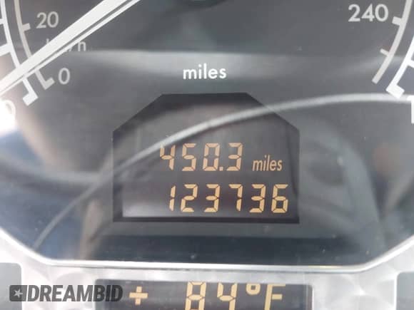 2002 Mercedes-Benz SL 500 with VIN WDBFA68F22F202906, listed as a IAAI auction lot 42104956 with 123,736 mi miles and . Bid and sale history available at DreamBid. Image 15.