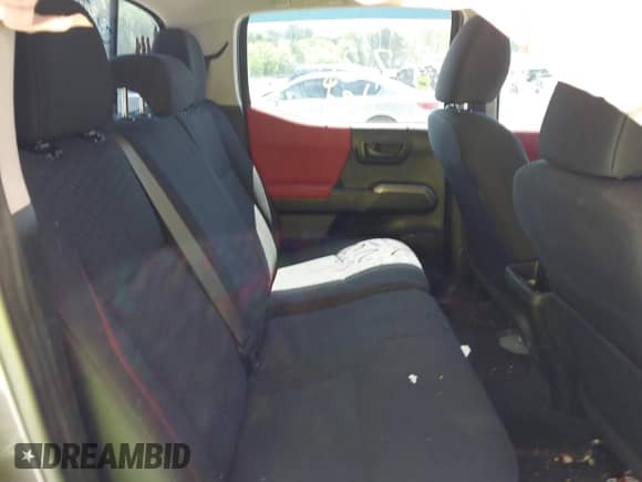 2021 Toyota Tacoma SR5 z VIN 5TFDZ5BN6MX059581, wystawiony jako IAAI lot #42051740 z przebiegiem 65 399 mil mil oraz . Historia ofert i sprzedaży dostępna na DreamBid. Obrazek 8.