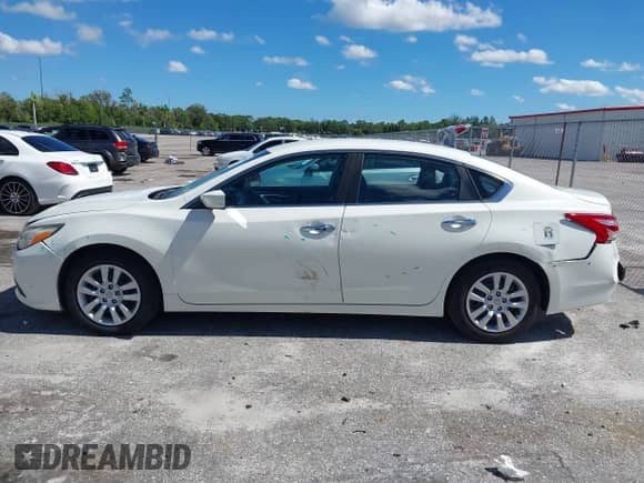 2016 Nissan Altima S z VIN 1N4AL3AP2GC258737, wystawiony jako IAAI lot #43444206 z przebiegiem 186 071 mil mil oraz . Historia ofert i sprzedaży dostępna na DreamBid. Obrazek 14.