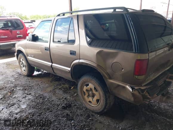 2004 Chevrolet Blazer LS with VIN 1GNDT13X54K159900, listed as a IAAI auction lot 42374099 with 111,023 mi miles and . Bid and sale history available at DreamBid. Image 3.
