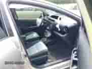 2015 Toyota Prius One z VIN JTDKDTB38F1582101, wystawiony jako IAAI lot #42429002 z przebiegiem 182 948 mil mil oraz . Historia ofert i sprzedaży dostępna na DreamBid. Obrazek 5.