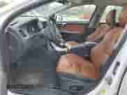 2018 Volvo S60 Inscription Platinum z VIN LYV402TM9JB170194, wystawiony jako Copart lot #60866295 z przebiegiem 42 962 mil mil oraz Szkoda całkowita • Salvage title. Historia ofert i sprzedaży dostępna na DreamBid. Obrazek 7.