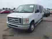2012 Ford Econoline Cargo Commercial z VIN 1FTNE2EW1CDA22795, wystawiony jako IAAI lot #43236370 z przebiegiem 255 831 mil mil oraz . Historia ofert i sprzedaży dostępna na DreamBid. Obrazek 17.