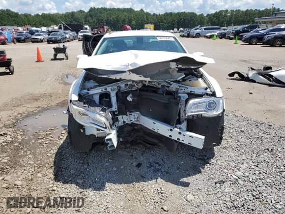 2020 Chrysler 300 Touring с VIN 2C3CCAAG8LH250158, выставлен на аукционе Copart как лот 64755645 с пробегом 14 896 миль миль и Списание • Salvage title. История ставок и продаж доступна на DreamBid. Изображение 5.