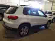 2017 Volkswagen Tiguan с VIN WVGHV7AX8HK506597, выставлен на аукционе Copart как лот 59624833 с пробегом 57 639 миль миль и . История ставок и продаж доступна на DreamBid. Изображение 3.