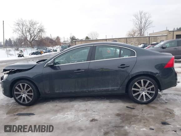 2015 Volvo S60 T5 Premier с VIN YV1612TK3F1359338, выставлен на аукционе IAAI как лот 41645209 с пробегом 106 822 миль миль и . История ставок и продаж доступна на DreamBid. Изображение 14.