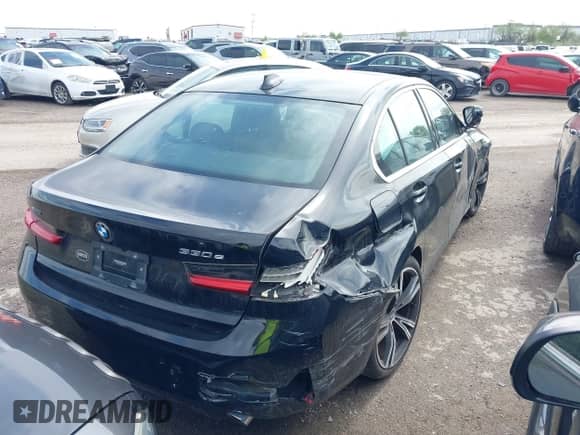 2021 BMW 3 Series 330e xDrive z VIN 3MW5P9J06M8B84969, wystawiony jako IAAI lot #41208810 z przebiegiem 34 199 mil mil oraz . Historia ofert i sprzedaży dostępna na DreamBid. Obrazek 4.