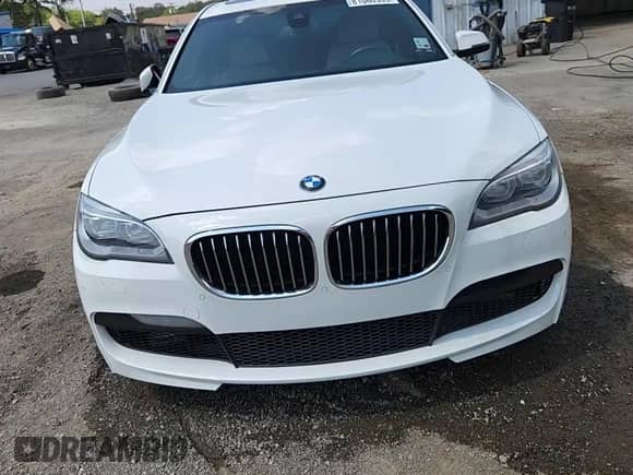 2014 BMW 7 Series ALPINA B7 z VIN WBAYE8C53ED135268, wystawiony jako Copart lot #81066985 z przebiegiem 110 692 mil mil oraz Szkoda całkowita • Salvage title. Historia ofert i sprzedaży dostępna na DreamBid. Obrazek 13.