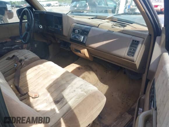 1994 GMC Sierra 1500 z VIN 2GTEC19KXR1537354, wystawiony jako IAAI lot #42125319 z przebiegiem 198 857 mil mil oraz . Historia ofert i sprzedaży dostępna na DreamBid. Obrazek 5.