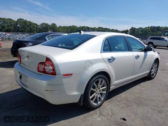 2012 Chevrolet Malibu LTZ 1LZ z VIN 1G1ZE5E08CF169093, wystawiony jako IAAI lot #43257031 z przebiegiem 41 428 mil mil oraz . Historia ofert i sprzedaży dostępna na DreamBid. Obrazek 4.