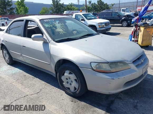 1998 Honda Accord LX z VIN 1HGCG1642WA065770, wystawiony jako IAAI lot #42278962 z przebiegiem 358 127 mil mil oraz . Historia ofert i sprzedaży dostępna na DreamBid. Obrazek 1.