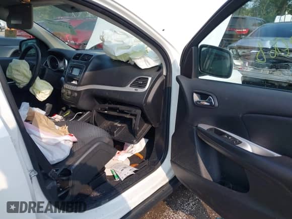 2017 Dodge Journey SXT z VIN 3C4PDCBG8HT511551, wystawiony jako IAAI lot #43159068 z przebiegiem 140 897 mil mil oraz . Historia ofert i sprzedaży dostępna na DreamBid. Obrazek 5.